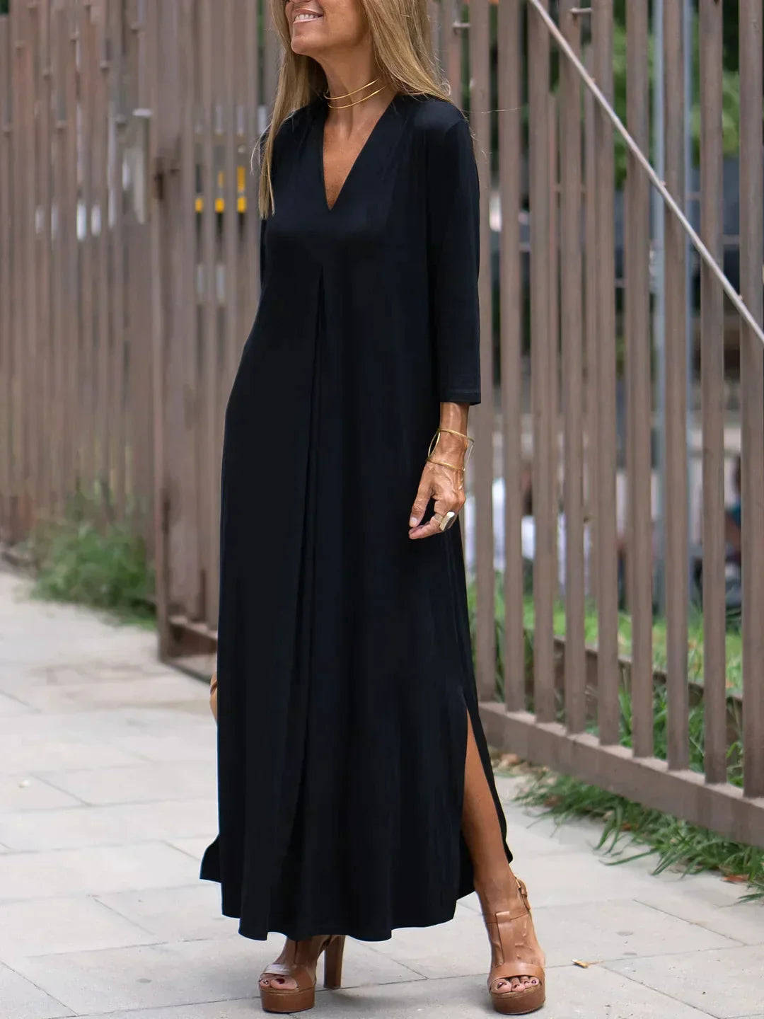 Finhild - Langes Schlankmachendes Kleid Für Frauen