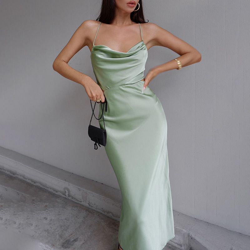 Eike - Salbeigrünes Maxikleid Aus Satin Mit Kuhhalsriemen