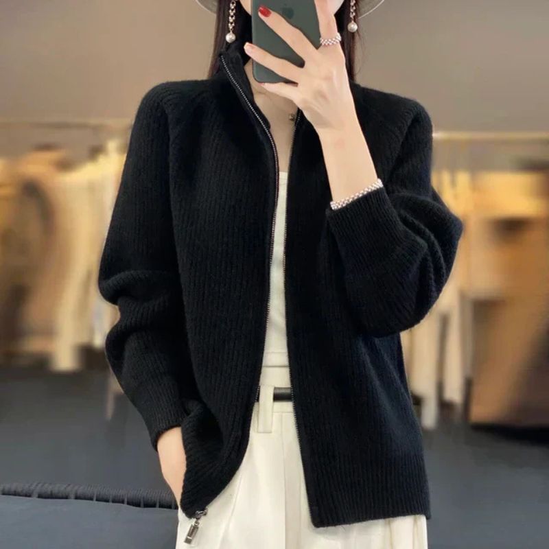 Elegante Strickjacke mit Reißverschluss für Damen, ideal für vielseitige Looks und zeitlosen Stil.